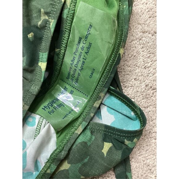 New. Robin Piccone Army camouflage plunge swimsuit. Regularly $168. Size 8 - Picture 13 of 14